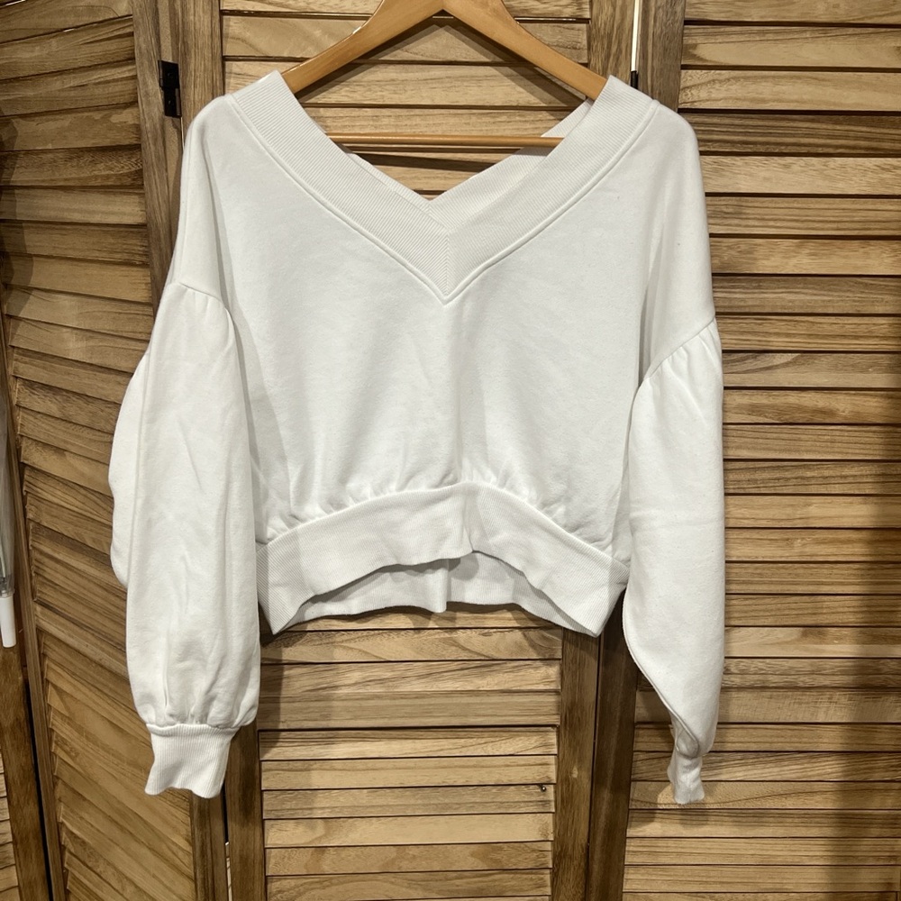 Balloon sleeve white sweatshirt